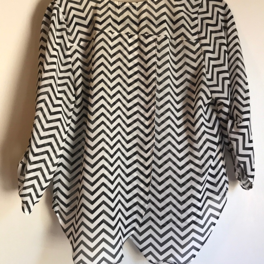 Chevron pattern blouse - Picture 3 of 3